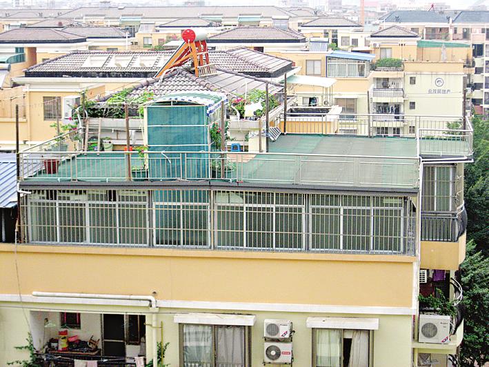 鄰居以“加固房屋”為名 偷偷加建樓層