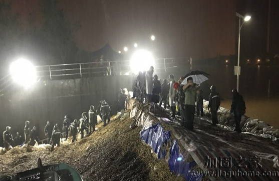 加固加高，湖南芙蓉區(qū)緊急處理圭塘河鋼便橋